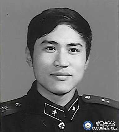 甲板上我弹起吉他 甲板上我弹起吉他